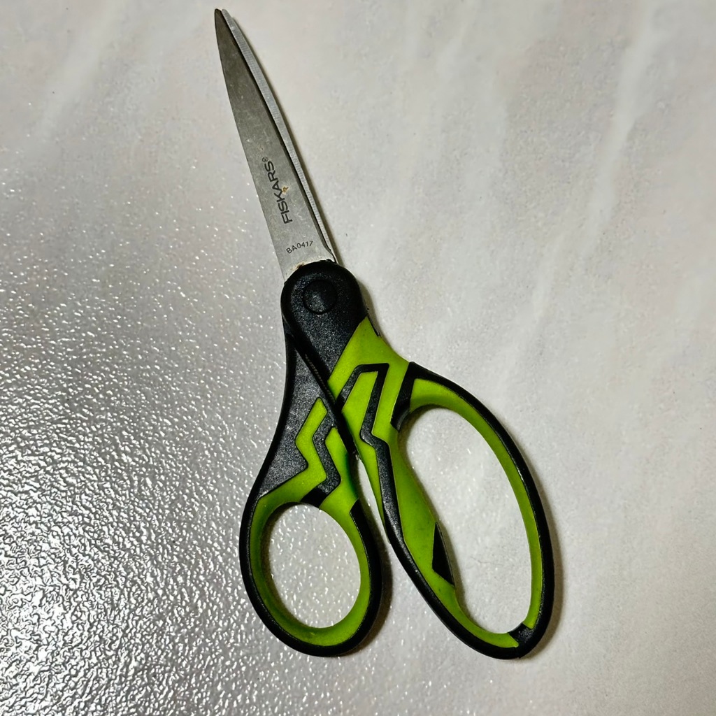 [沐沐屋] 芬蘭 Fiskars 剪刀 多用途剪刀 萬用剪刀 事務剪刀 辦公剪刀 文具用品 - | 蝦皮購物