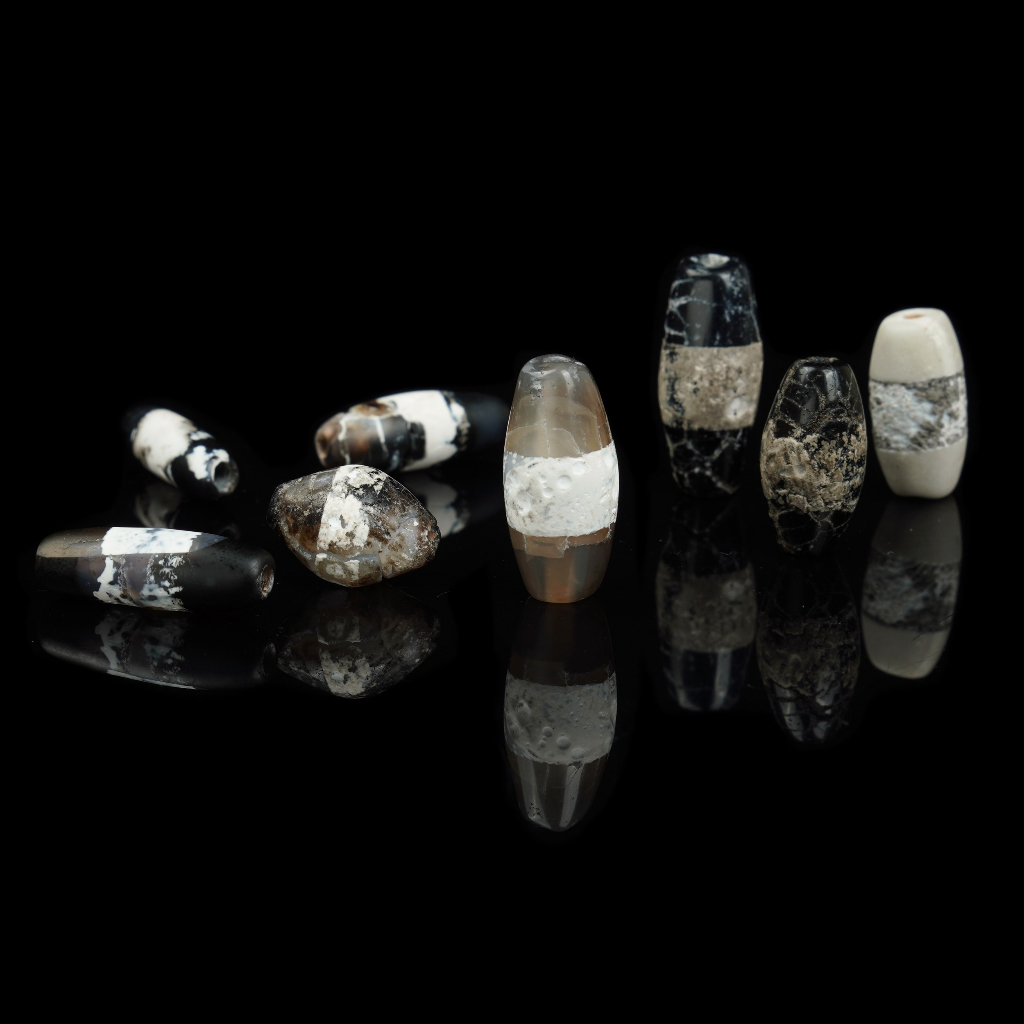 菩多佛教文物-西亞黑白線珠8顆(pyu珠-驃珠-西亞珠-古珠-瑪瑙古珠-鑲蝕古珠) | 蝦皮購物