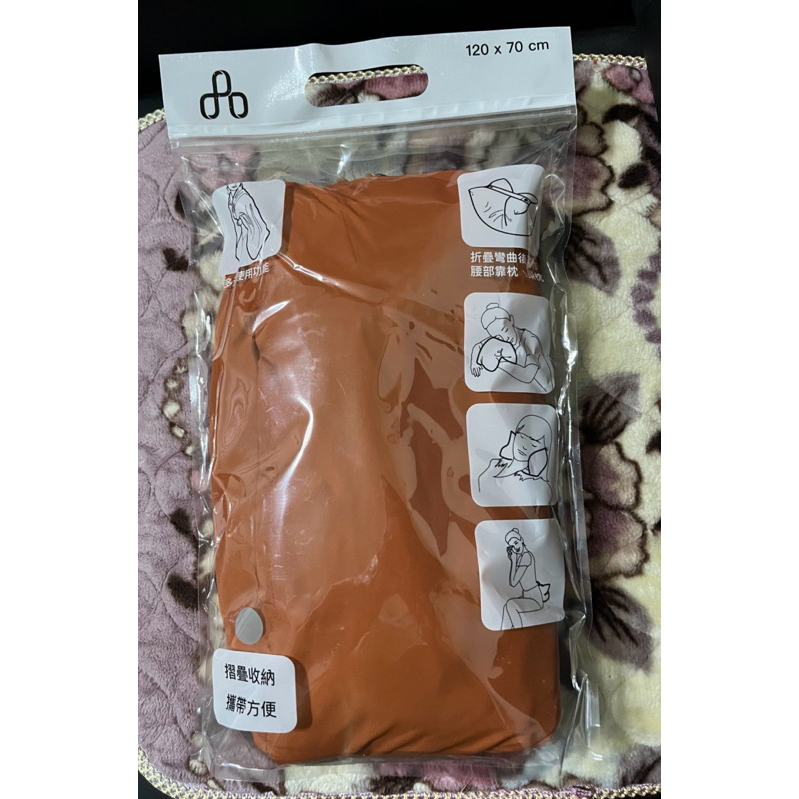 台泥股東會紀念品 橘+綠色YU Living多功能雙色蓋毯 120*70cm 100%聚酯纖維 可當午睡枕 冷氣毯 | 蝦皮購物