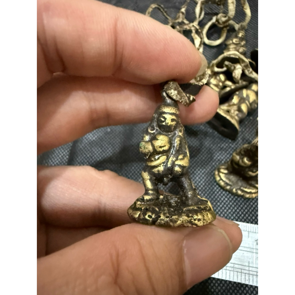 མགོན་པོ་ནག་པོ།尼泊爾隨身水供黑財神小佛像一個的價格| 蝦皮購物