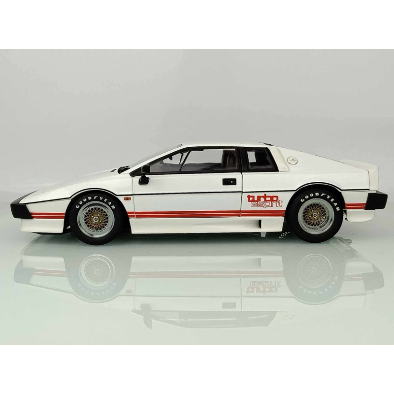 Auto Art SB 1/18 - Lotus Esprit Turbo Blanche
