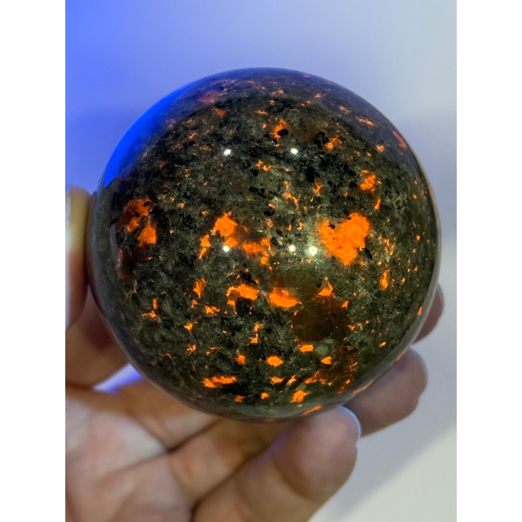 天然礦石 美國火焰石球 火焰石球 火焰石 方納石 優柏石 60mm+ 照片偏藍為照紫外燈 附底座 | 蝦皮購物