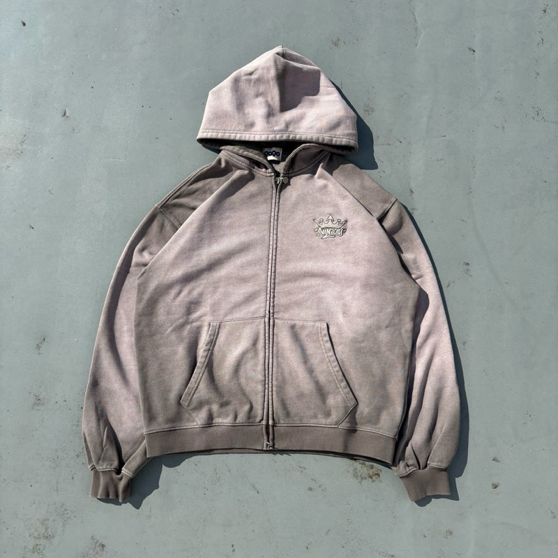 9090 Motion King Logo Pigment Zip Hoodie | 蝦皮購物
