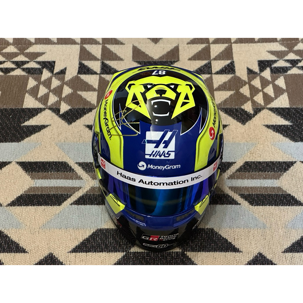 【現貨販售】Bell Oliver Bearman 2025賽季 親筆簽名安全帽模型 1:2 F1模型收藏 小熊OB87 | 蝦皮購物