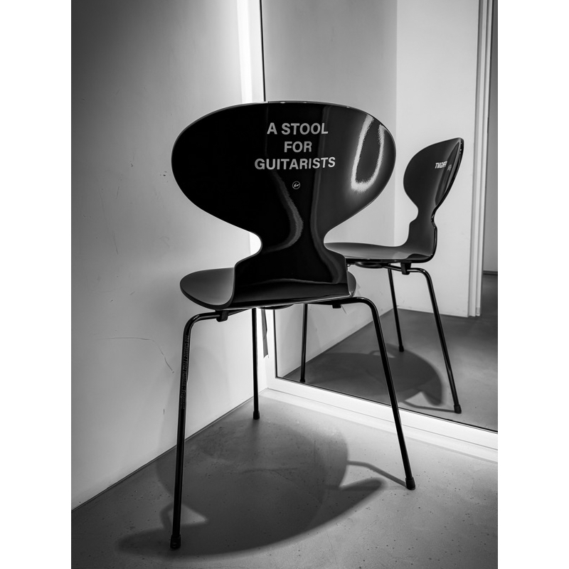 FRITZ HANSEN fragmentドットスツール 藤原ヒロシ2脚セット 藤原ヒロシ初のコラボ椅子は”ドットスツール” Fritz Hansen