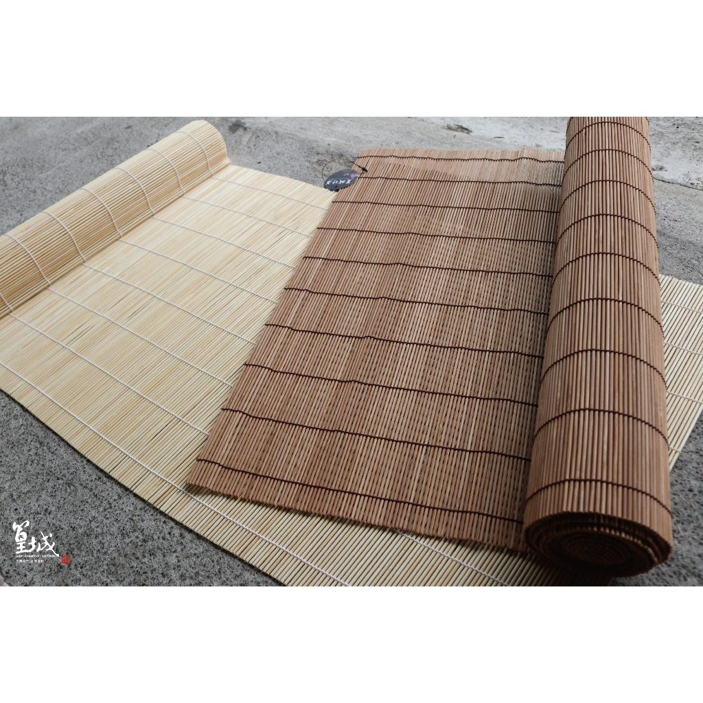 【零碼簾：110米色/520咖啡-篁城竹簾-】圓形桂竹竹條編織~經典竹簾可當茶席/桌旗/餐墊/隔熱墊/佈置用竹木簾/遮物 | 蝦皮購物