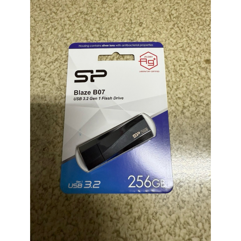 售sp blaze b07 256g隨身碟 內有400多部日本fc2無碼成人影片 贈中號金色金屬製珠寶箱 | 蝦皮購物