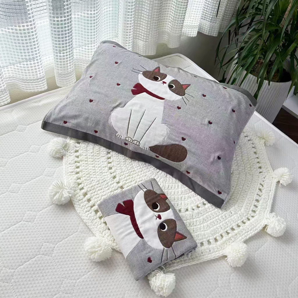 Product image 現貨 V SIX 薇瑟思【 100%純棉 紗布美學緹花枕巾 】52 x 78 cm | 多款花色任選 緞帶貓貓