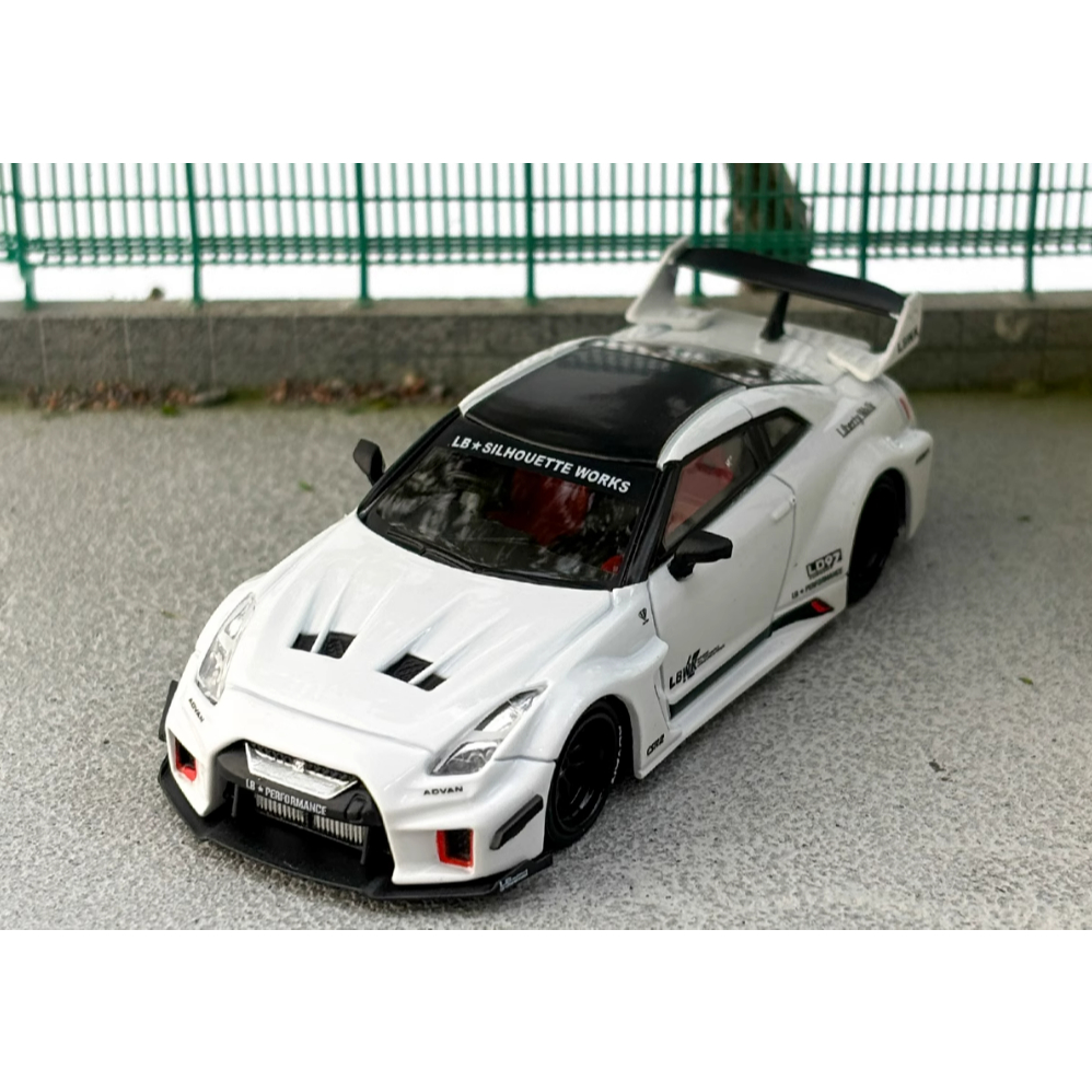 CM 1:64 NISSAN GTR R35 LBWK 白 合金 全新 | 蝦皮購物