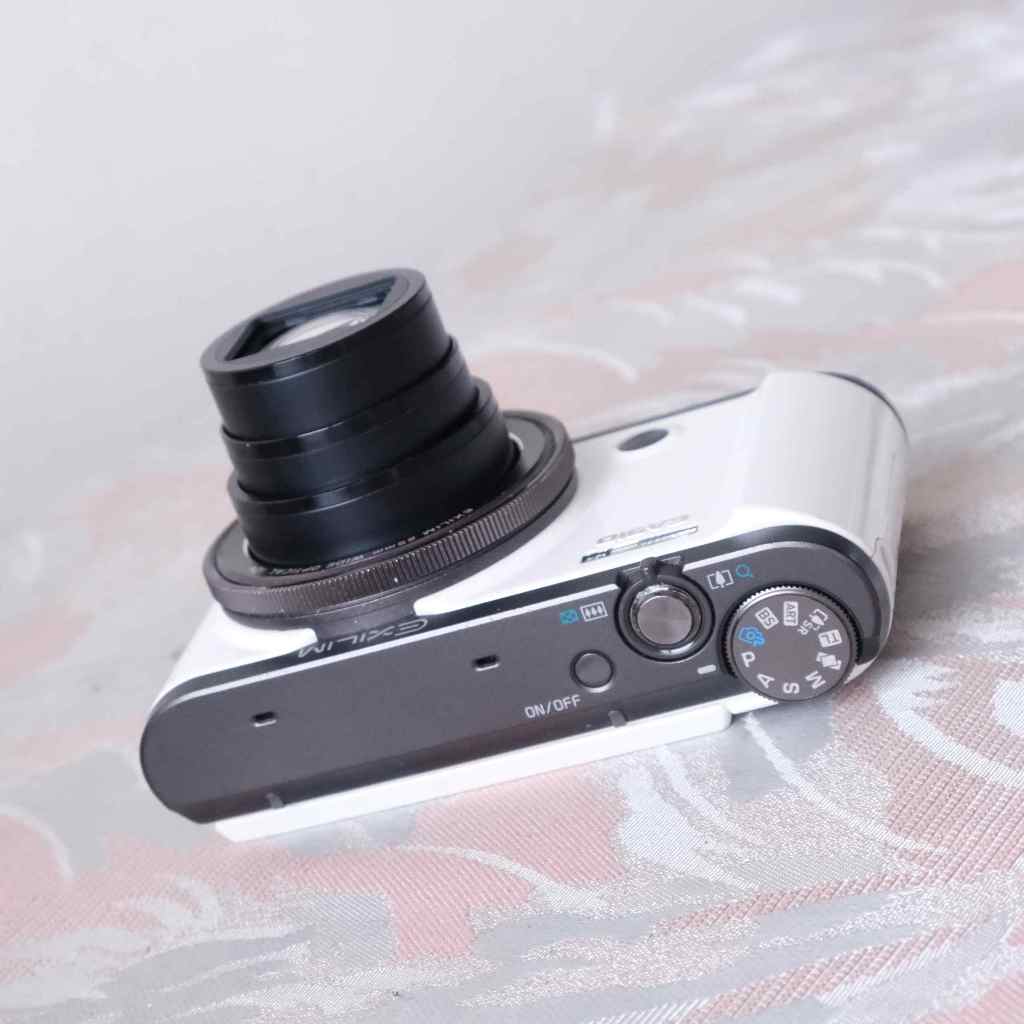 Casio Exilim Zoom ZR1500 / FC300S CMOS 數位相機(可翻轉螢幕 Casio Exilim Zoom ZR1500 / FC300S CMOS 數位相機(可翻轉螢幕