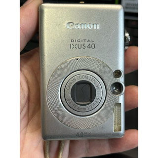 無保固 相機 Canon ixus 40 無配件 外觀八成新以上 閃光那邊有刮痕 面板偏光膜衰退 成像正常 | 蝦皮購物