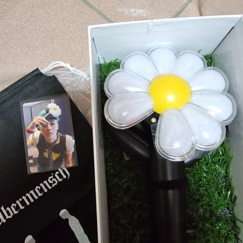 GD 手燈鑰匙圈 MINI LIGHT KEYRING (BLACK) G-Dragon 權志龍 小花鑰匙圈 | 蝦皮購物