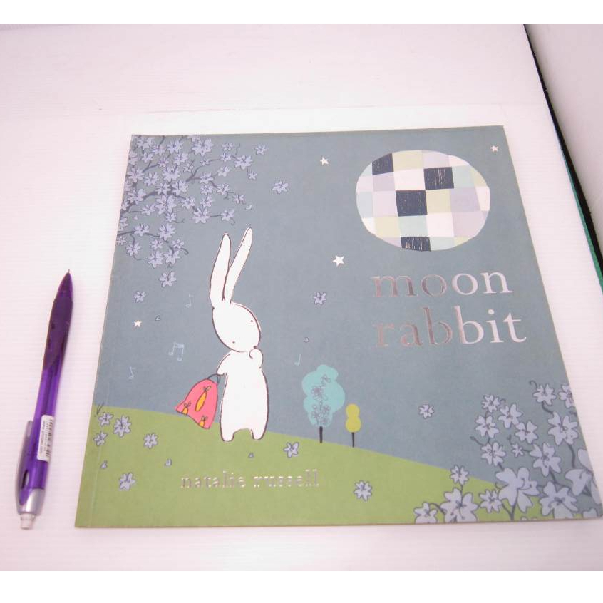 「二手書」Moon Rabbit 英文繪本 Macmillan Natalie Russell 圖畫書 | 蝦皮購物