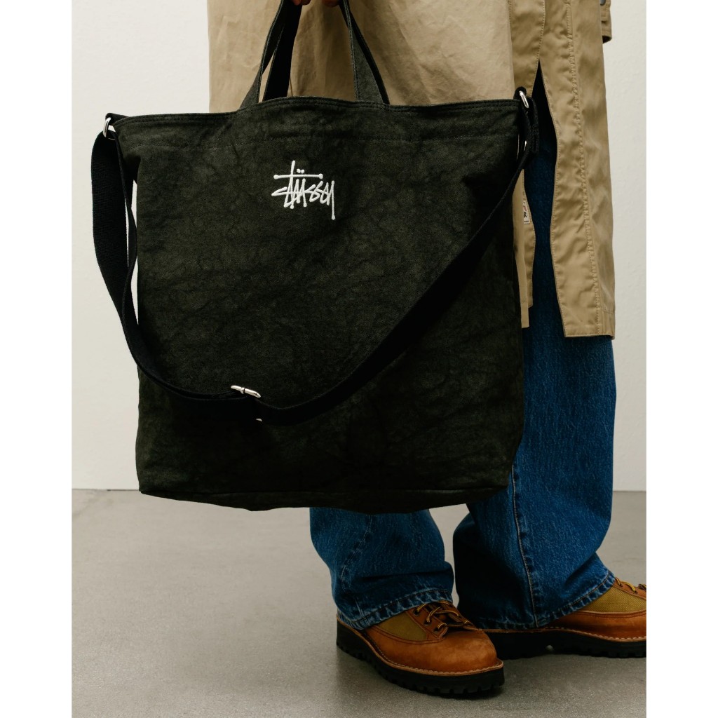 石頭選貨🪨】現貨STUSSY NEEDLE PUNCH CROSSBODY BAG 斜跨包背包 石頭選貨🪨】現貨STUSSY NEEDLE PUNCH CROSSBODY BAG 斜跨包背包