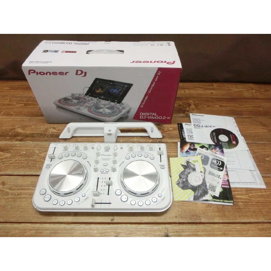 美品 Pioneer DJコントローラー DDJ-WEGO2 ホワイト Pioneer DDJ-WeGO2 White Compact Digital DJ Controller for