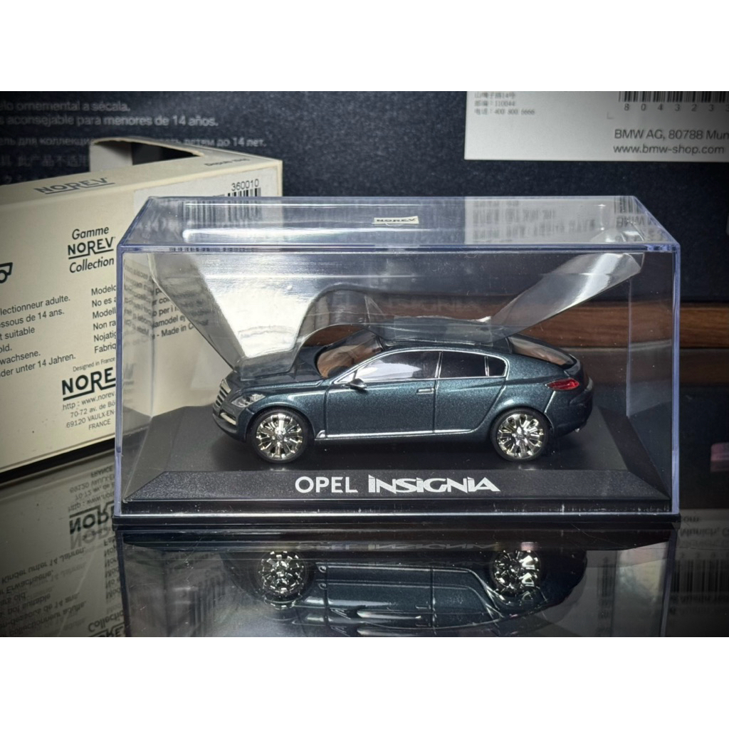 OPEL INSIGNIA Gris Bleuté SCHUCO 1:43 de reference 07262