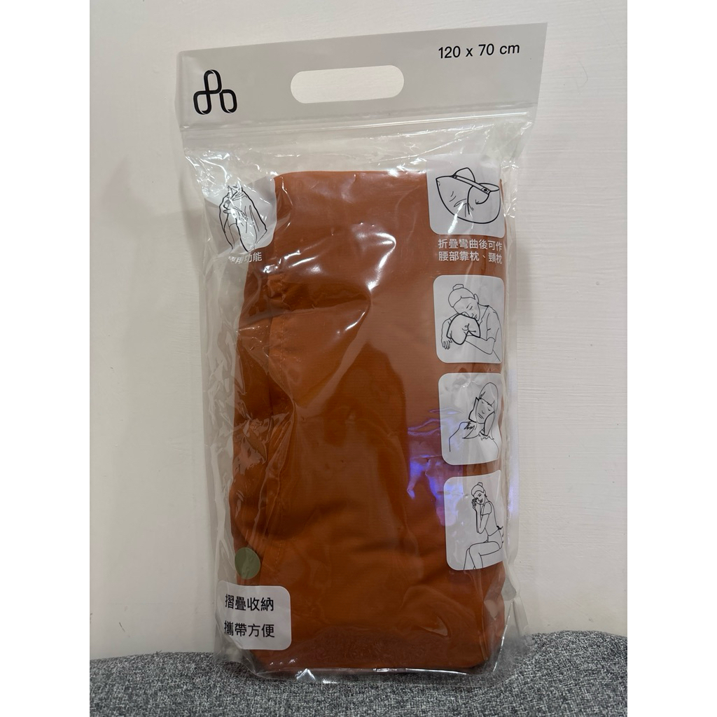 Yu Living多功能雙色蓋毯 頸枕 午安枕 披肩 台泥 股東會紀念品（不可合併） | 蝦皮購物