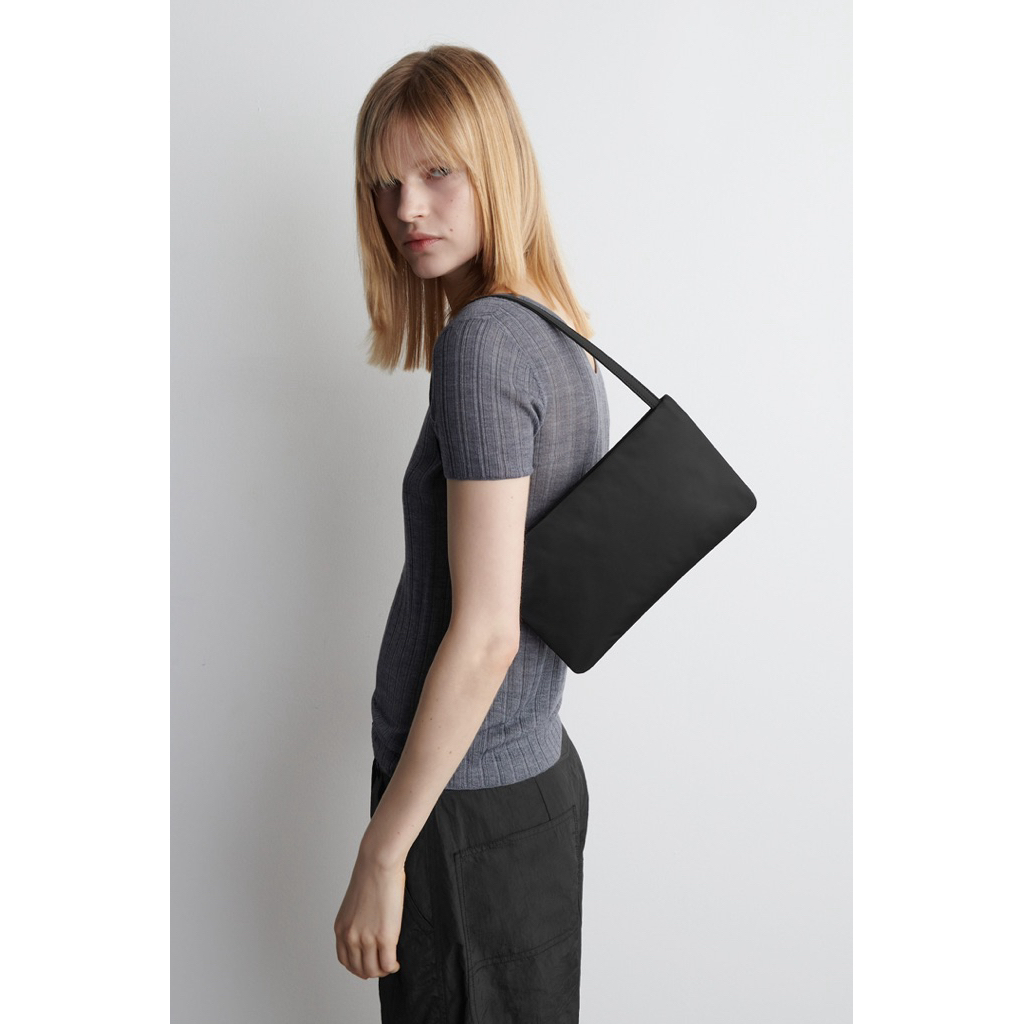 （保留中）全新現貨 COS Archive shoulder nylon bag | 蝦皮購物