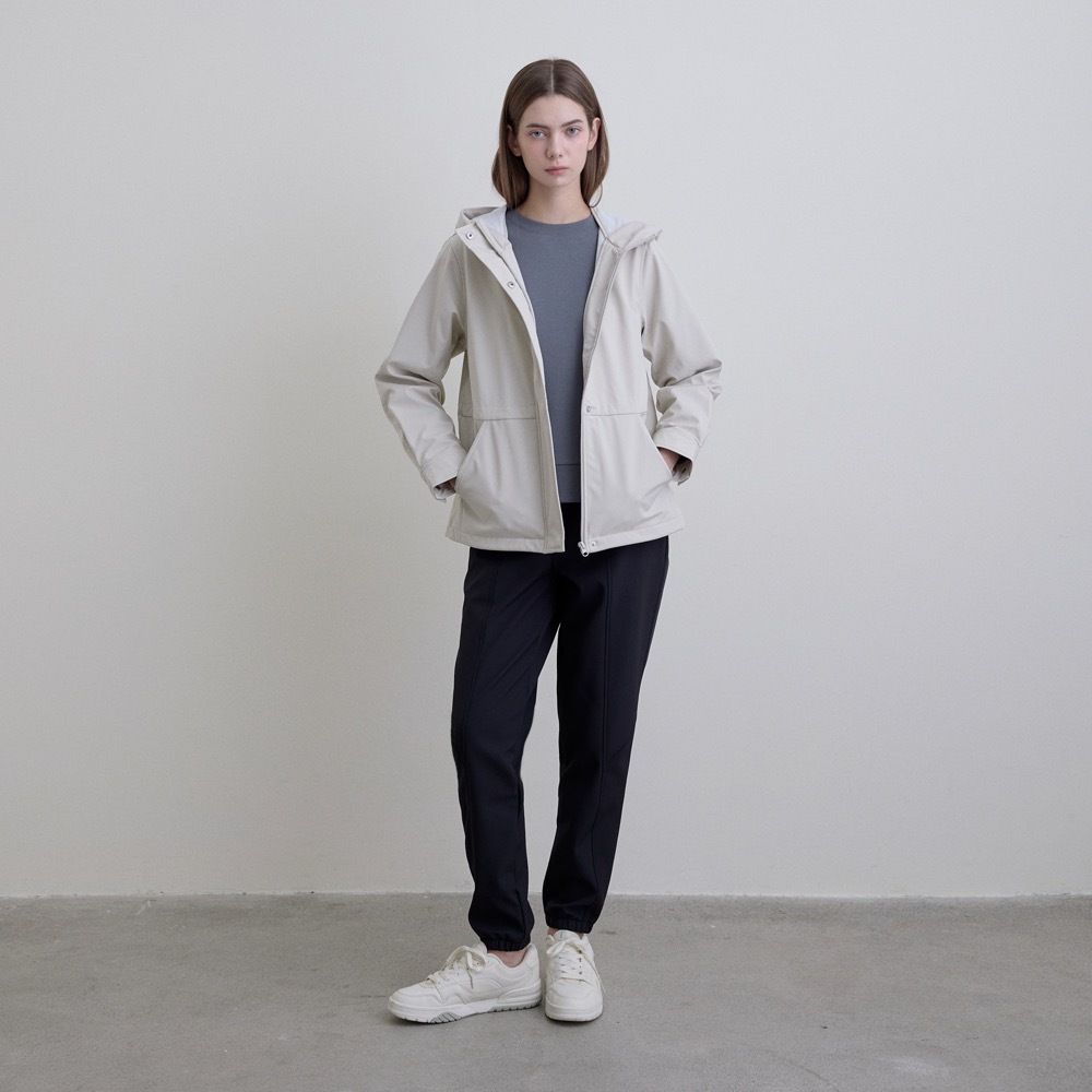   女軟 殼 連帽 外套 白 GIORDANO 女裝防風防潑水軟殼連帽外套【多色任選】13375656 | 蝦皮購物