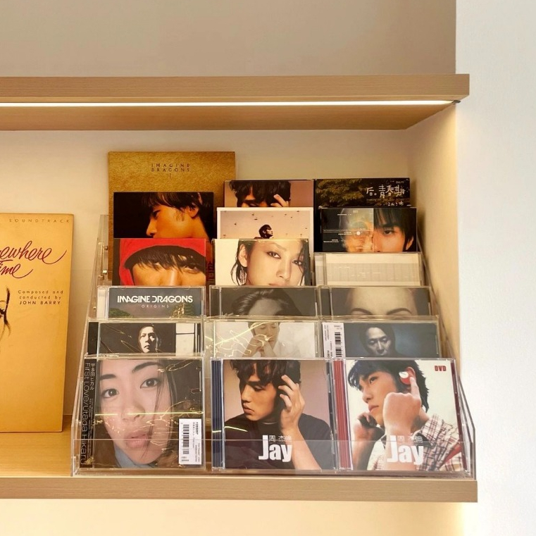 【momo home】CD架 CD陳列架 唱片陳列 小卡展示架 桌上層架 碟片架 專輯收納盒 階梯式 光碟盒 專輯展示架 | 蝦皮購物