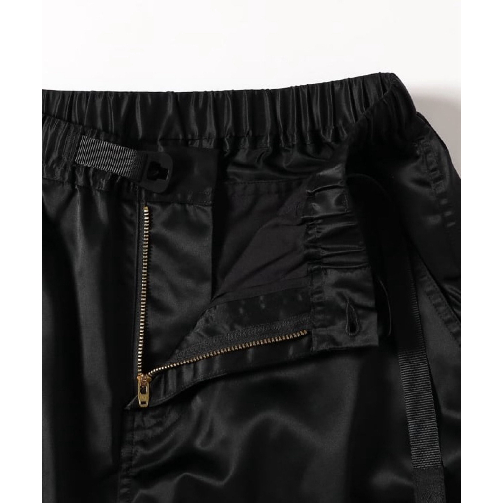 BEAMS 【別注】Gramicci / シャイニーナイロン6ポケットパンツ緞面工作