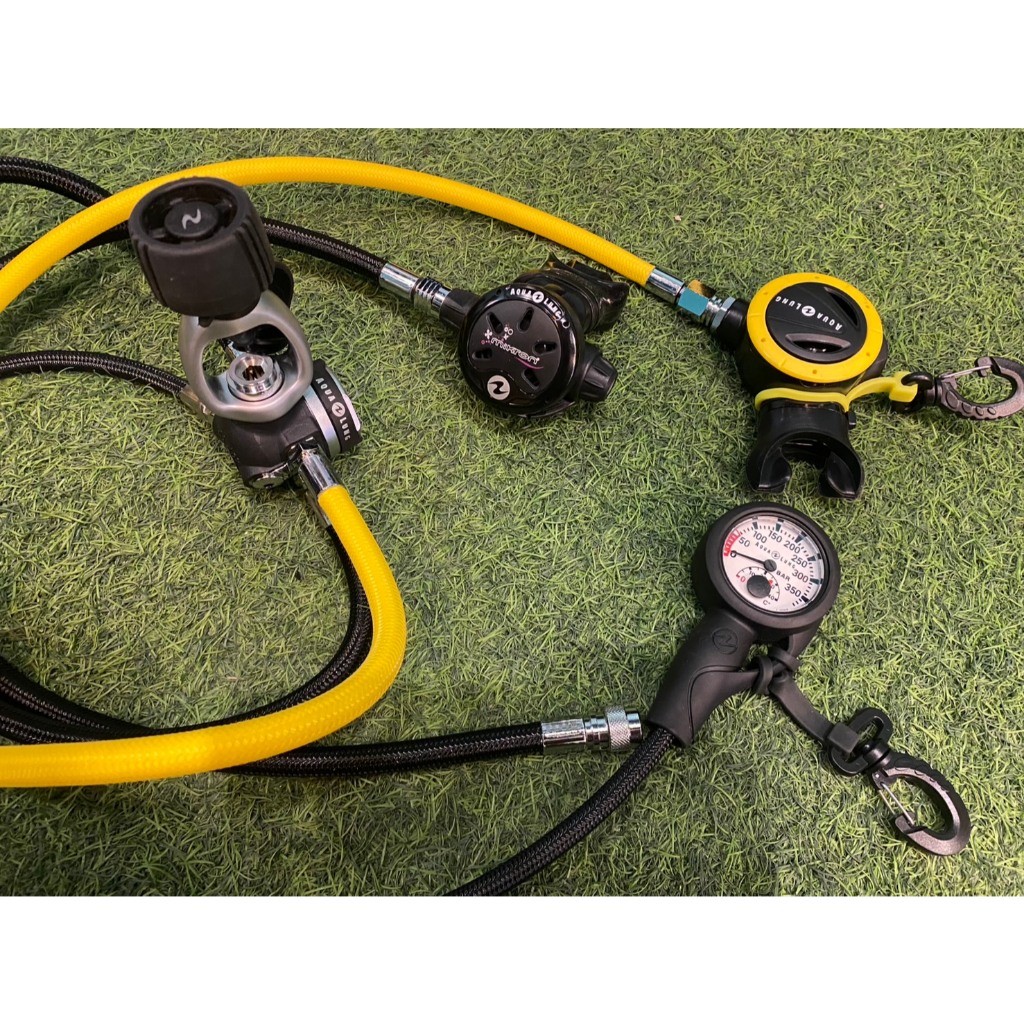 AQUA LUNG MIKRON (麥克隆) 黑AQUALUNG 單錶已保養近全新潛水調節器1年 