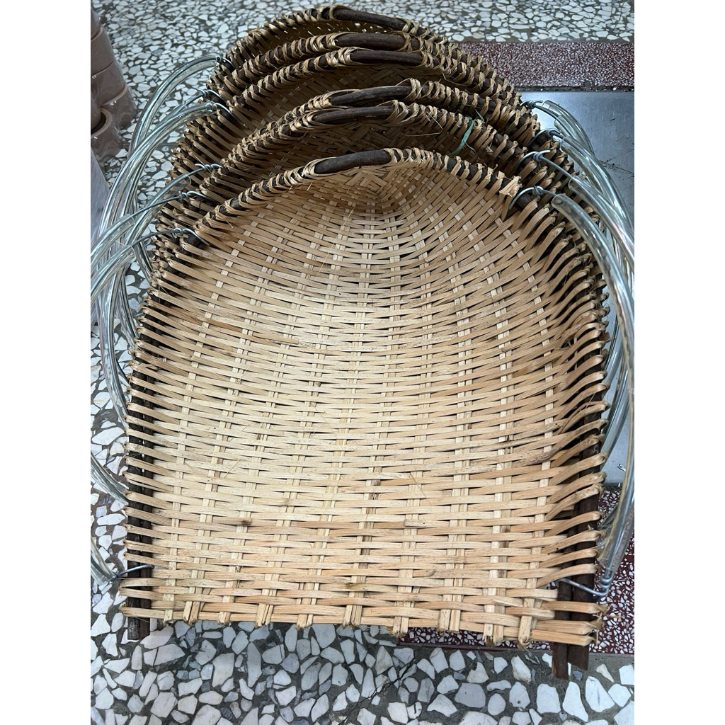 北區經銷實體店面傳統竹編畚箕扁擔赤箕畚機竹扁擔畚箕 竹耳鐵耳隨機出貨 | 蝦皮購物