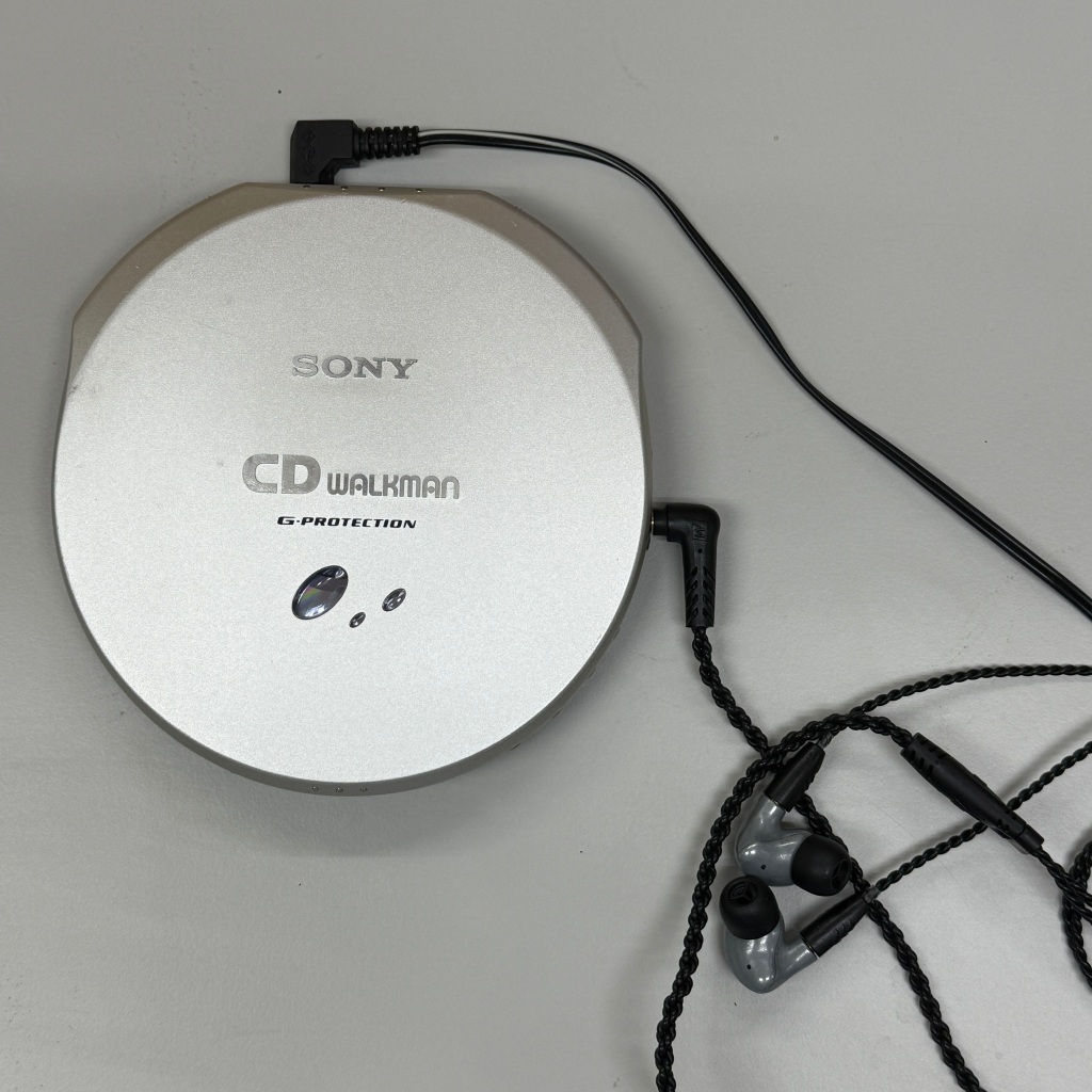 20周年機珍藏品SONY WALKMAN D-E990 銀色CD隨身聽單機+USB線當年頂級機