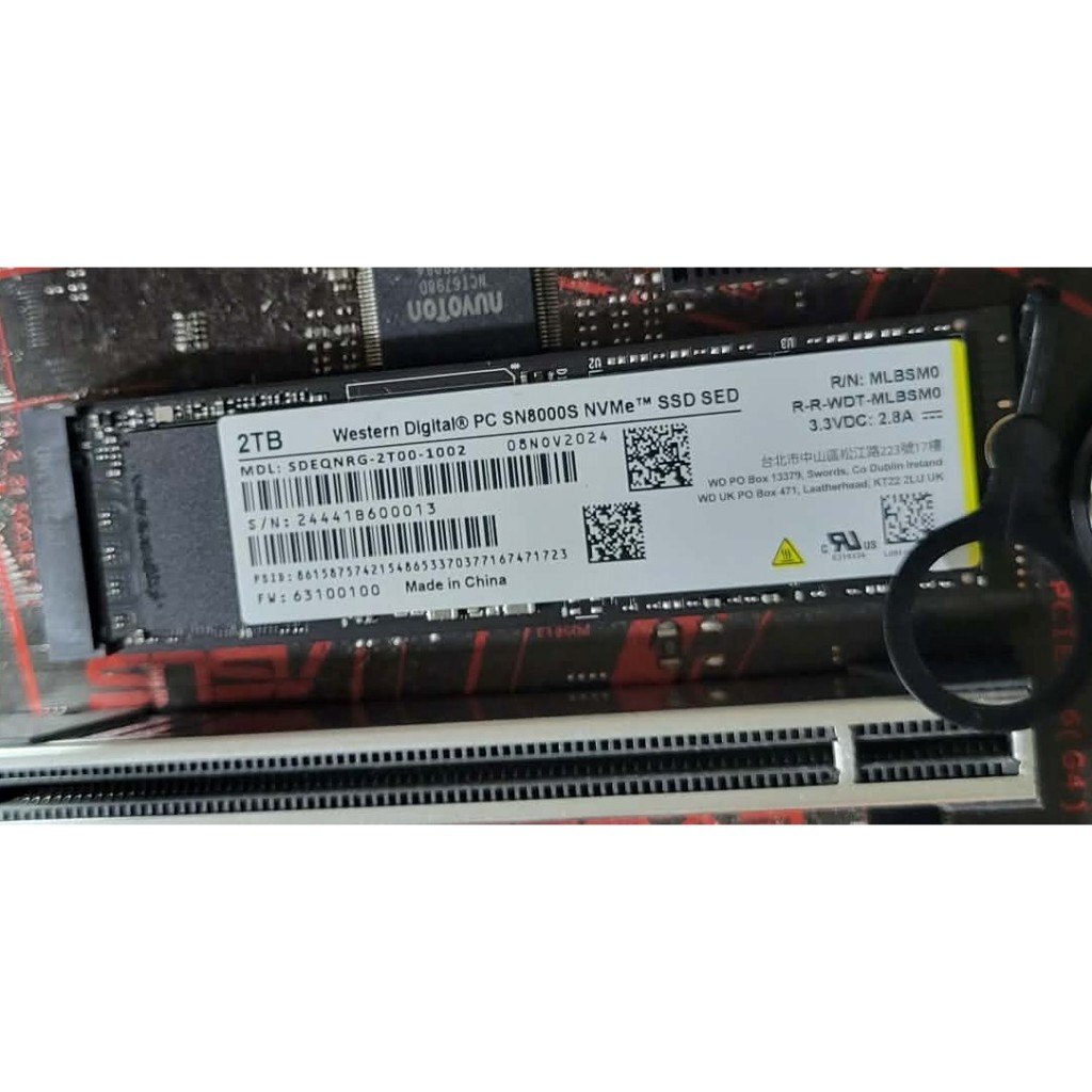 使用時數短，約40小時，WD威騰 m.2 SN8000S 2TB，不保固5500元 | 蝦皮購物