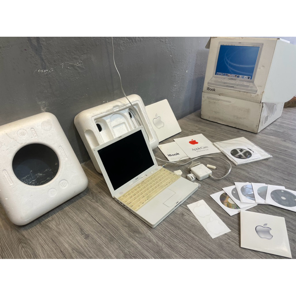 Apple iBook 4G 2002 蘋果博物館 果粉 經典收藏 iPhone 筆記型電腦 | 蝦皮購物
