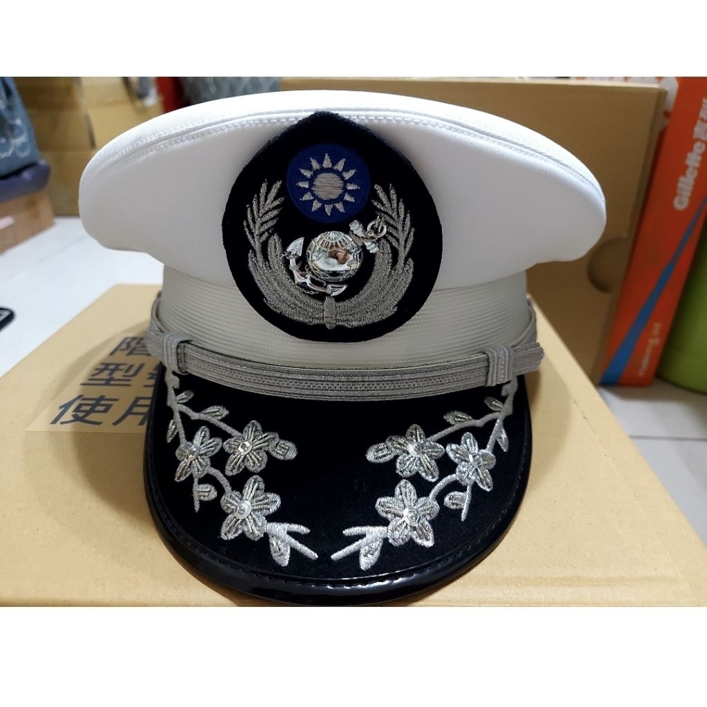 🪖🪖陸戰一等士官長刺繡大盤帽-白帽款，全新，附帽盒，尺寸22.25