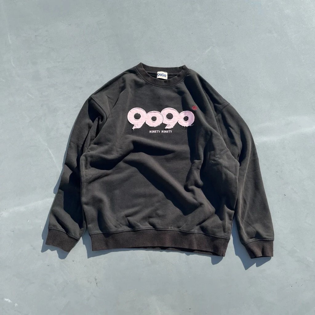 9090 OG Logo Patched Sweat Pants & Crewneck Sweat | 蝦皮購物