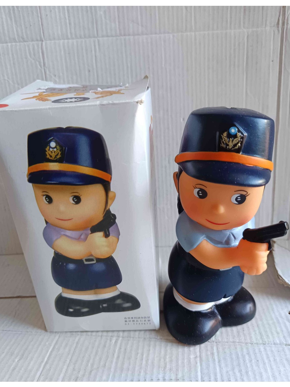 《警察寶寶》持槍女警(裙裝款)撲滿/娃娃/公仔/存錢筒(全新含盒) | 蝦皮購物
