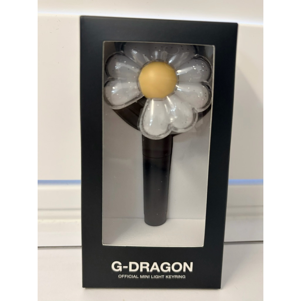 優惠正版現貨全新權志龍 G-DRAGON GD OFFICIAL LIGHT STICK 台北安可場官方小黑手燈 | 蝦皮購物