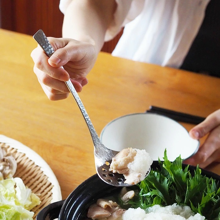 【實用派選物】日本製 21cm 中款 槌目 湯勺 撈豆腐 火鍋 舀湯 豆腐杓 槌紋 錘目湯勺 湯杓 分菜 燕三条 捶紋 | 蝦皮購物
