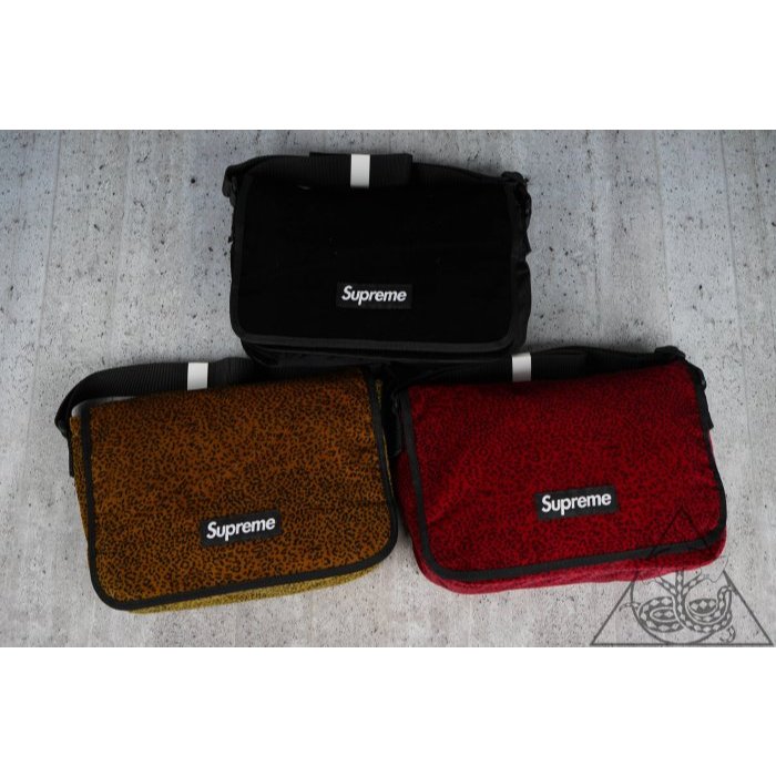 HYDRA】Supreme Velvet Small Messenger Bag 天鵝絨郵差包【SUP884