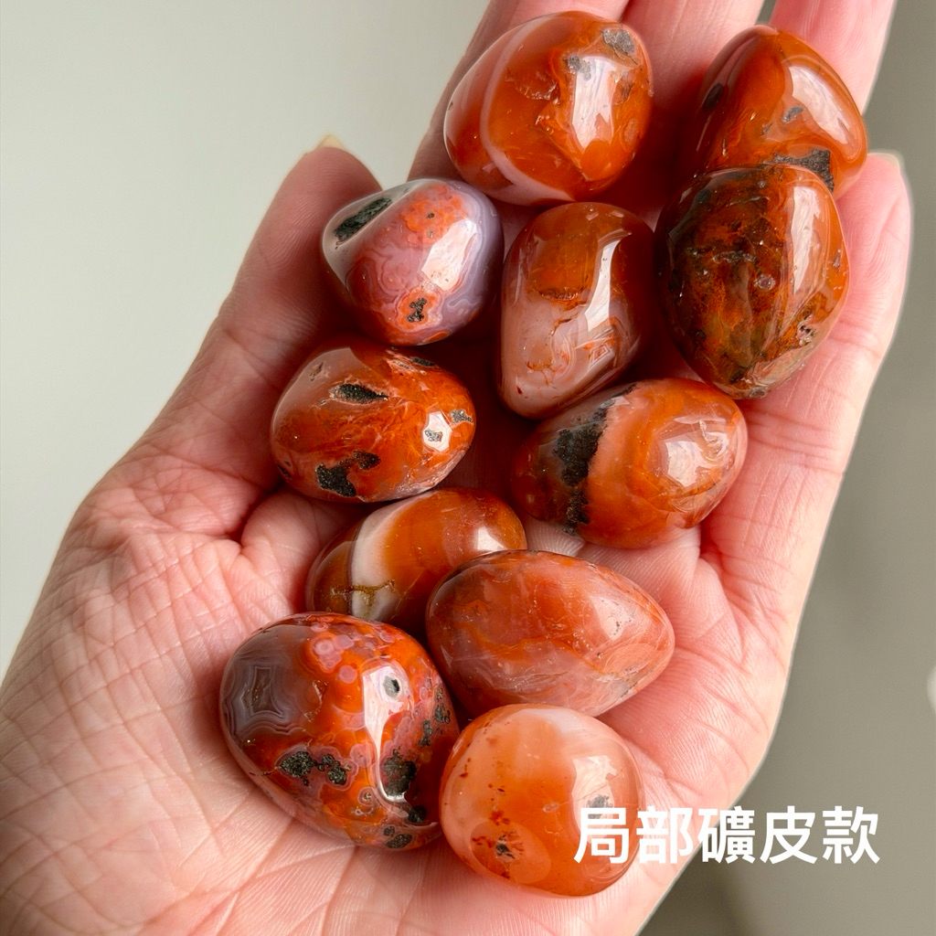 鑑賞石　天然石　赤瑪瑙　置物　唐木台付　C　Ｒ6022 逗生活DouLife】紅瑪瑙✦ 逗滾石天然台灣現貨緩解緊繃感穩定能量滾石