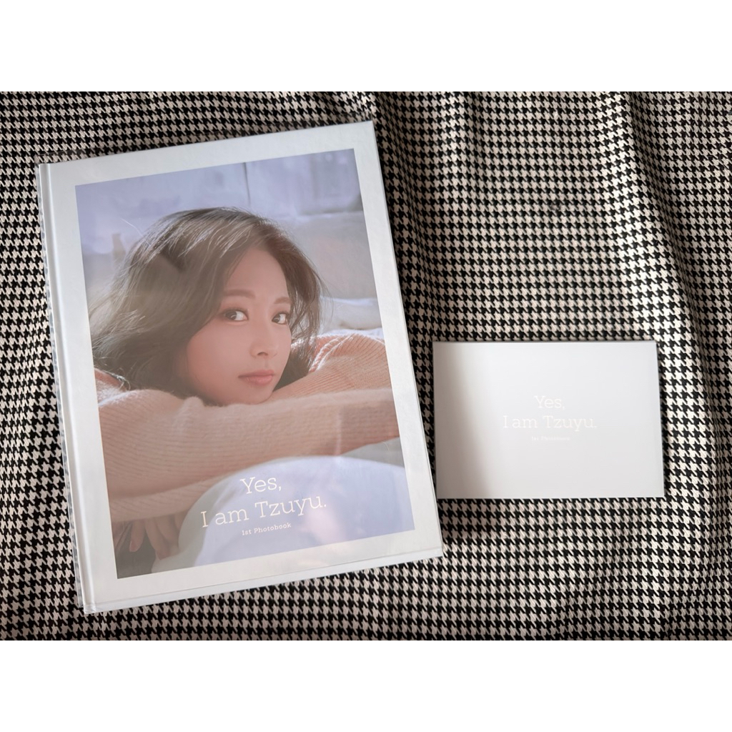 【現貨】TWICE Yes,I am TZUYU 藍版 白版 周子瑜 寫真書 寫真集 寫真 | 蝦皮購物