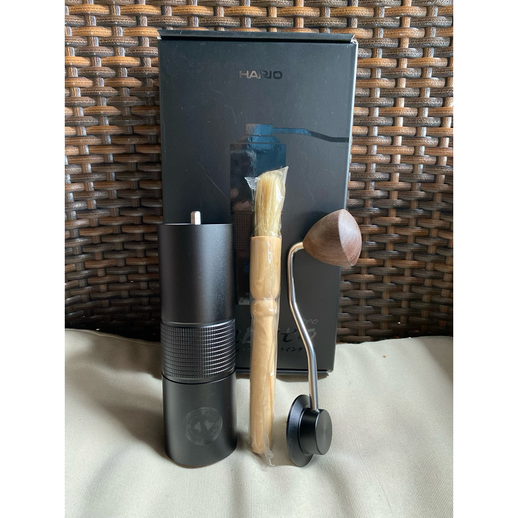 贈原木毛刷日本新款Hario Kabuto Coffee Grinder 手搖磨豆機25g MKBTP