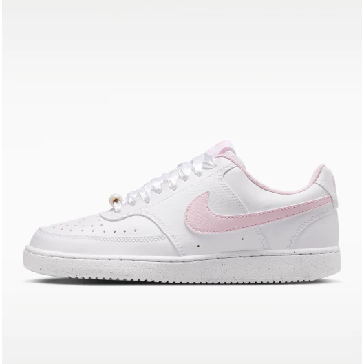 【深度開箱】自帶初戀感的夢幻板鞋!Nike Court Vision Lo Le (型號 IB6652-102) 緞面串珠休閒鞋評測,優缺點、版型、競品全面對比