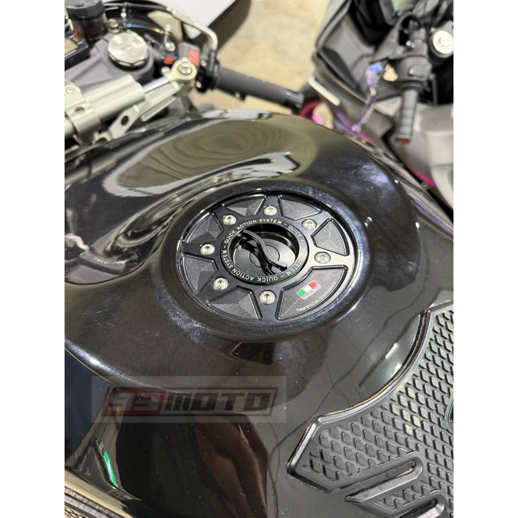 93 MOTO】 TWM Kawasaki ZX4RR ZX-4RR 德國兵Eliminator 快拆油箱蓋