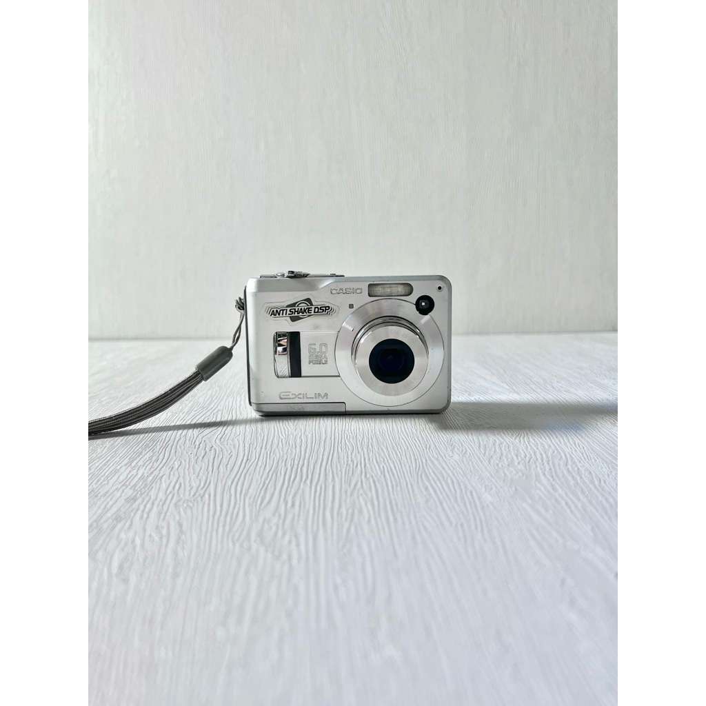 Casio Exilim Zoom EX-Z110復古CCD麵包數位相機(鏡頭瑕疵特價機
