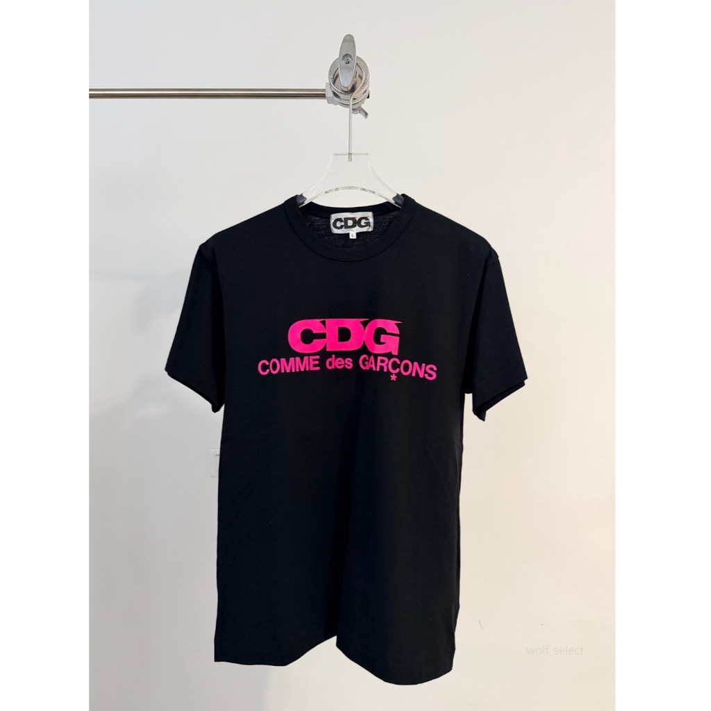 狼嚴選】現貨COMME des GARCONS CDG PINK LOGO TEE 阪急梅田限定短袖