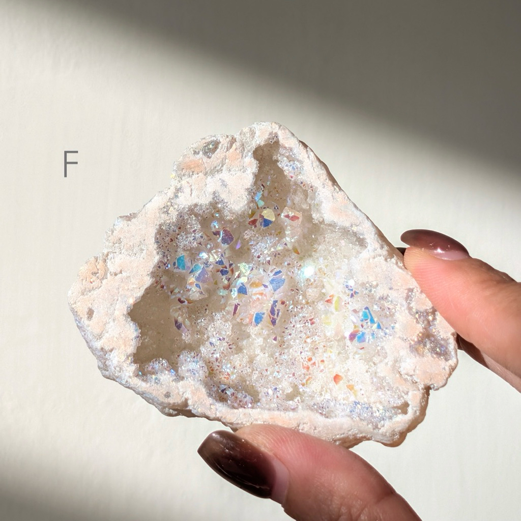 【極上】ウルグアイ納財ヒキガエル瑪瑙水晶原石（瑪瑙幸運水晶） 花園水晶✨天使水光白瑪瑙·招財晶洞·偏財運小幸運·天然水晶| 蝦皮購物