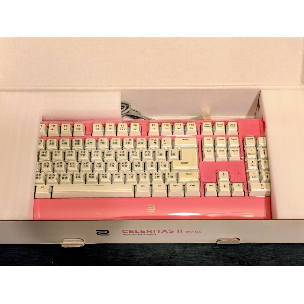 ZOWIE CELERITAS II DIVINA PINK BenQ ZOWIE、DIVINAバージョンの