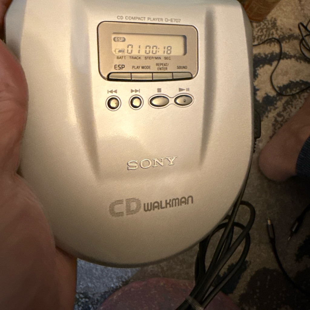 SONY WALKMAN D-E707， CD 隨身聽小全配少見珍珠白品項外觀幾乎全新MD