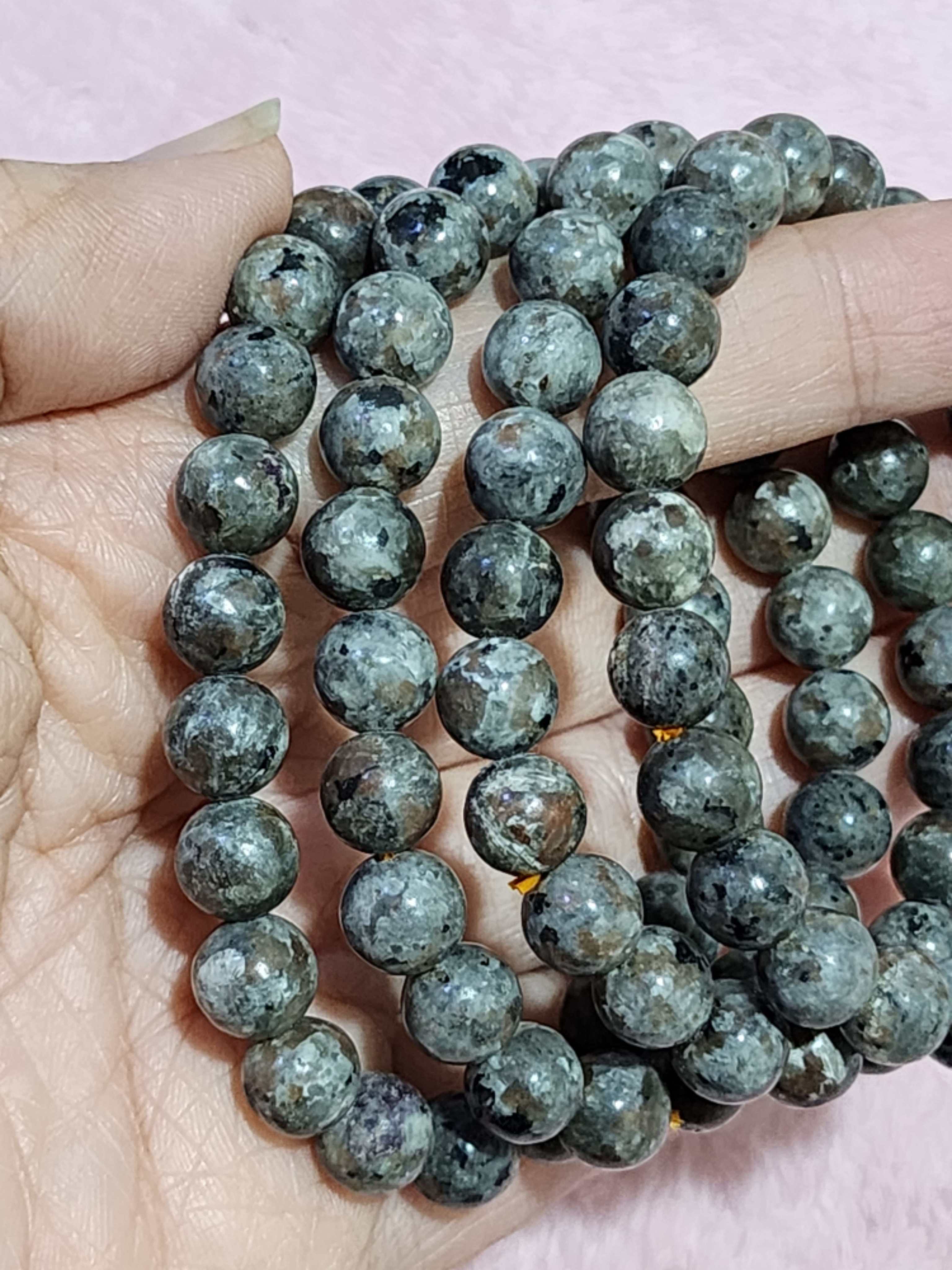 ️天然水晶美國火焰石 原石手珠特賣 方納石長岩石共生 原色原礦研磨拋光圓珠 特殊吸光石 照光有橘色火焰光芒 療育能量石 | 蝦皮購物