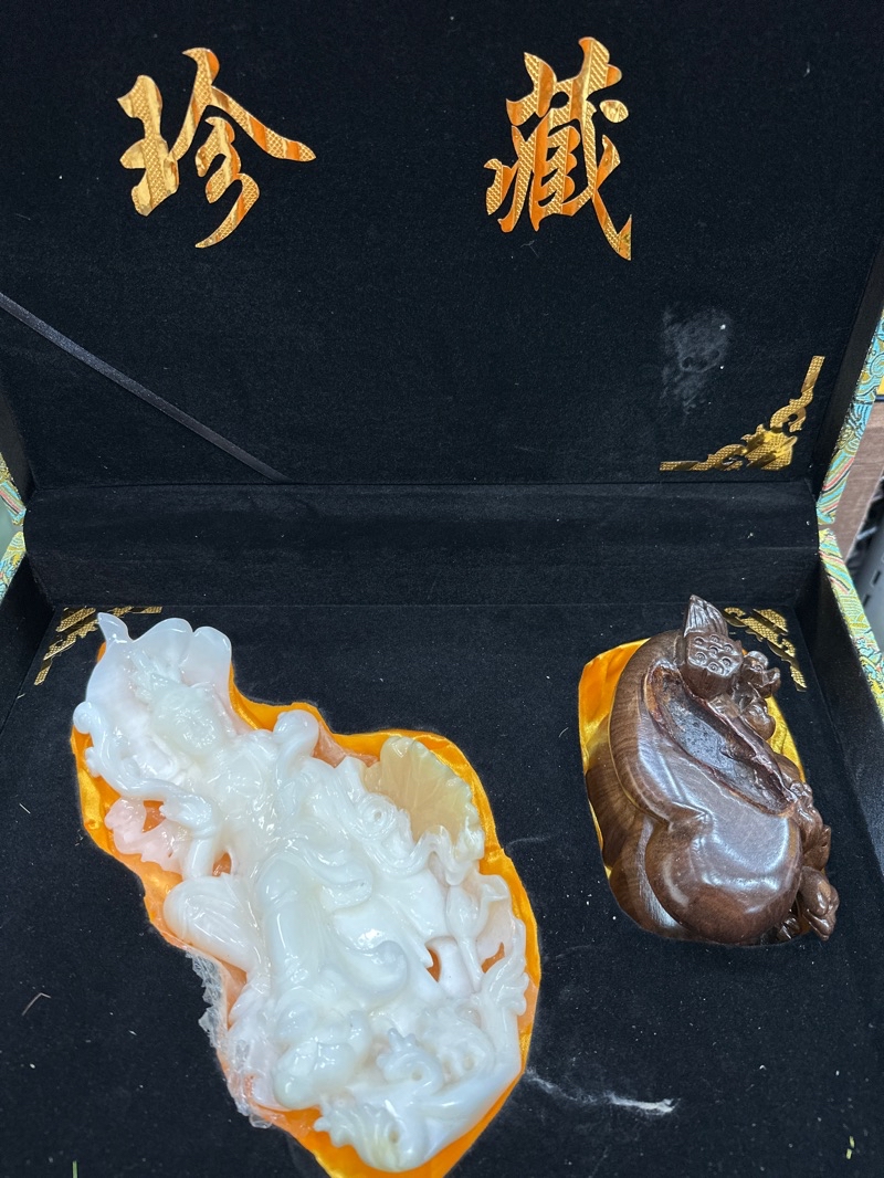 D8488 頂級收藏品天然有機寶石原礦玉化黃金硨磲雕刻觀音雕件擺件附實木