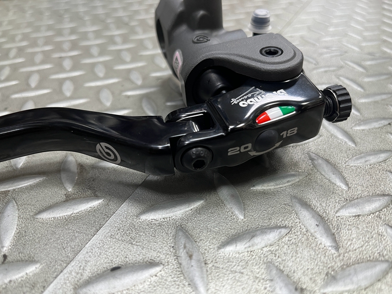 DIY本舖 BREMBO 15 RCS RCS15 右邊 直推式上泵 總泵 直推主缸 總幫 全配 全配 | 蝦皮購物