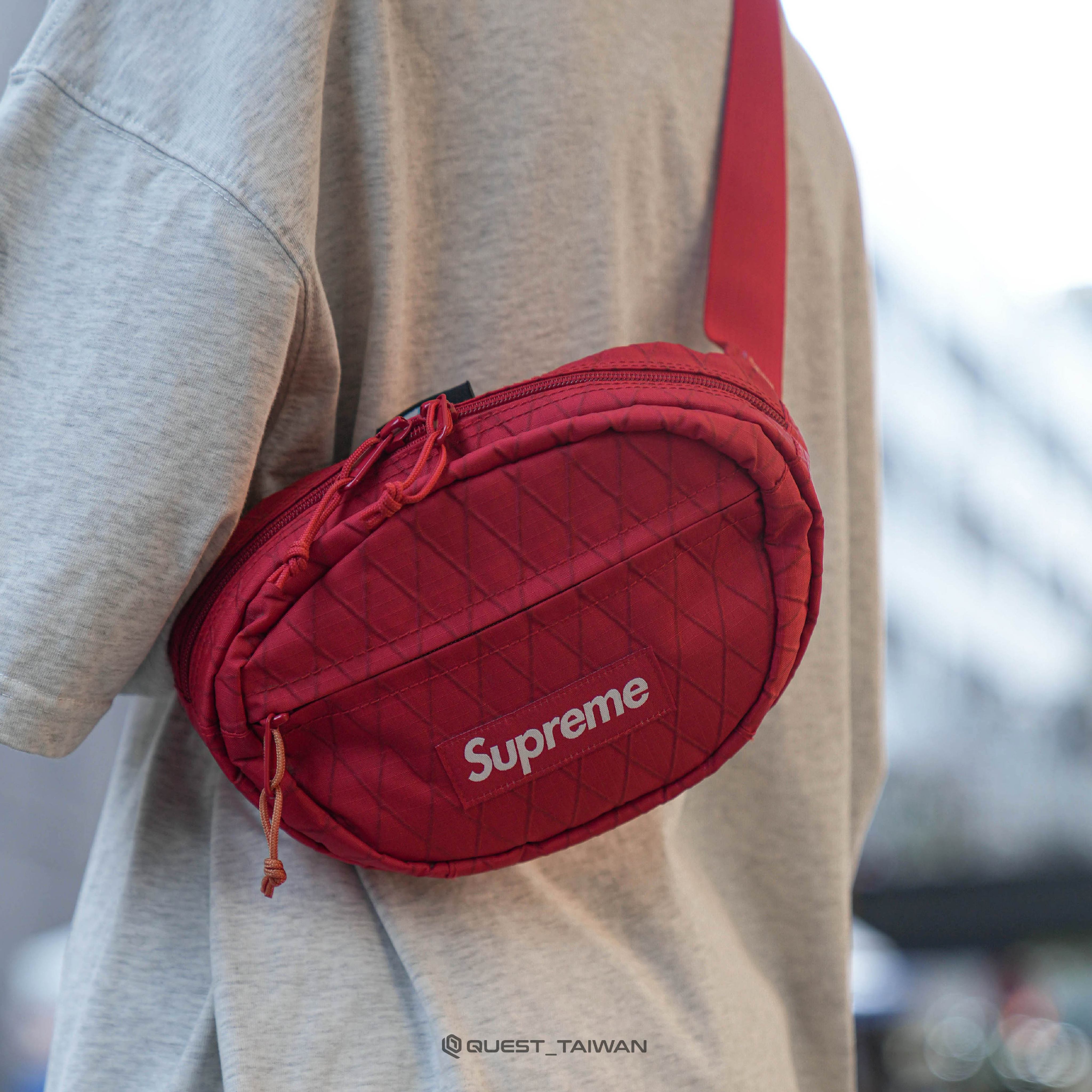 QUEST】現貨Supreme 18FW Waist Bag 45th 菱格紋腰包小包側背包紅色